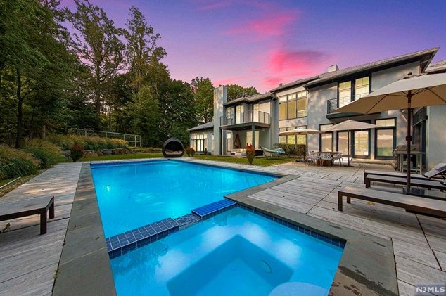 451 Next Day Hill Dr, Englewood, NJ 07631-1921