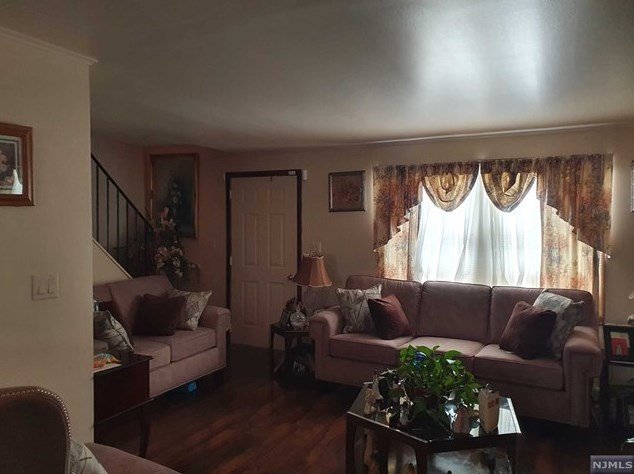 88 Rockland St, Paterson, NJ 07501