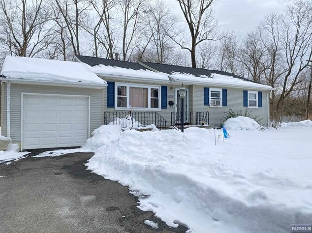 301 Loren Ct, Rockleigh, NJ 07647