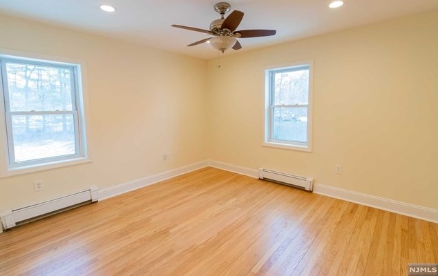 275 Midland Ave, Paramus NJ  07652-5513 exterior