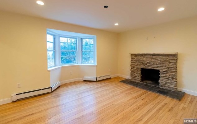 275 Midland Ave, Paramus NJ  07652-5513 exterior
