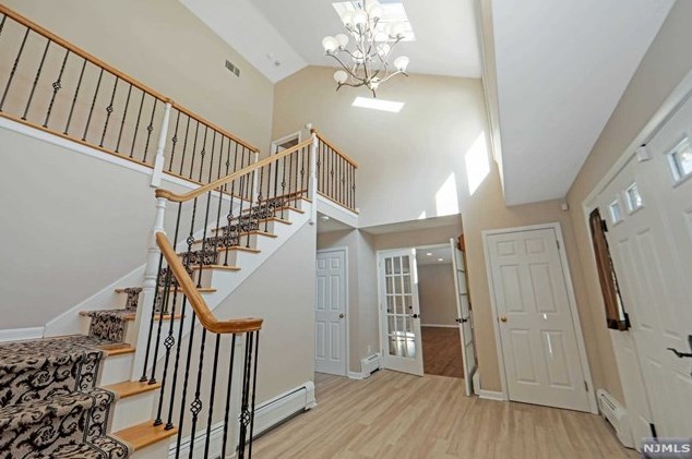 3 Jean Ct, Westwood, NJ 07675-6866