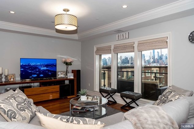 53 Eton Row, Union City, NJ 07086