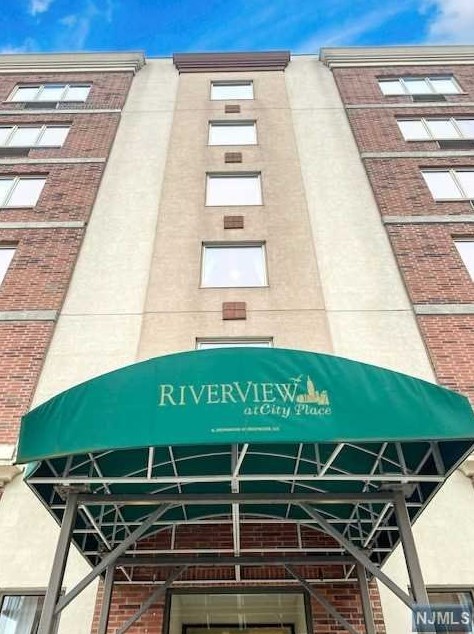 6111 City Pl, Edgewater, NJ 07020