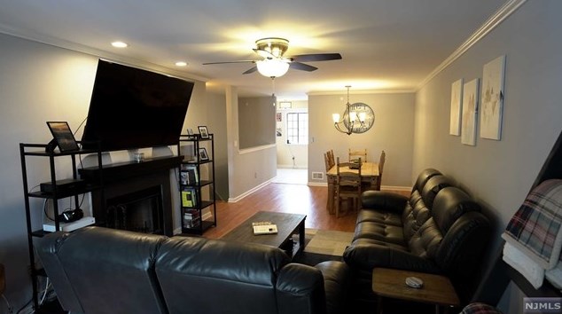 1806 Faulkner Ct, Mahwah, NJ 07430