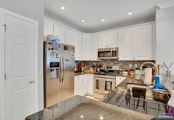 126 Riverwalk Way, Clifton NJ  07014-1728 exterior