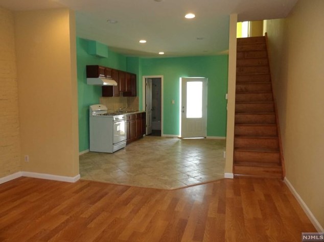200 1/2 Parker St, Newark, NJ 07104