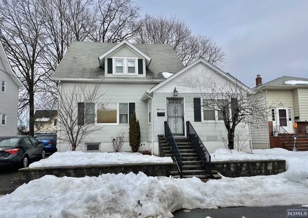 57 Columbia St, Elmwood Park, NJ 07407-3011