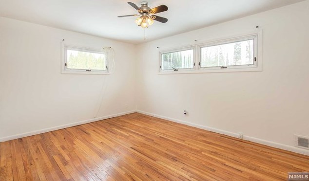 686 Victoria Ave, Paramus NJ  07652-1944 exterior