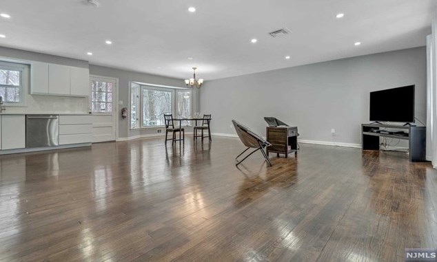 138 Maple Ave, Closter, NJ 07624