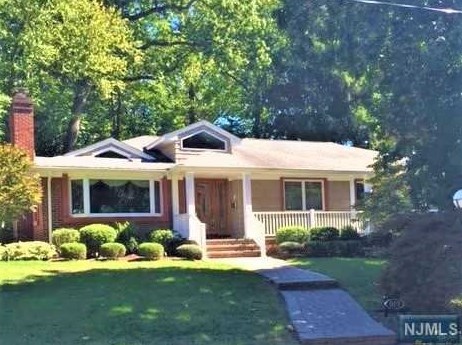 927 Phyllis Ln, Oradell, NJ 07649