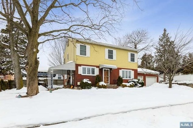 320 Lanza Ct, Saddle Brook, NJ 07663-6023