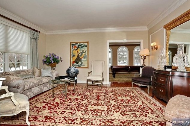 118 Seminary Dr, Mahwah, NJ 07430