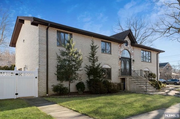 703 Day Ave, Ridgefield, NJ 07657
