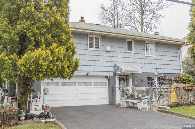 1626 Maple St, West Fort Lee, NJ 07024-2536