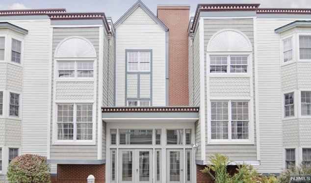 321 The Promenade, Edgewater NJ  07020-2115 exterior