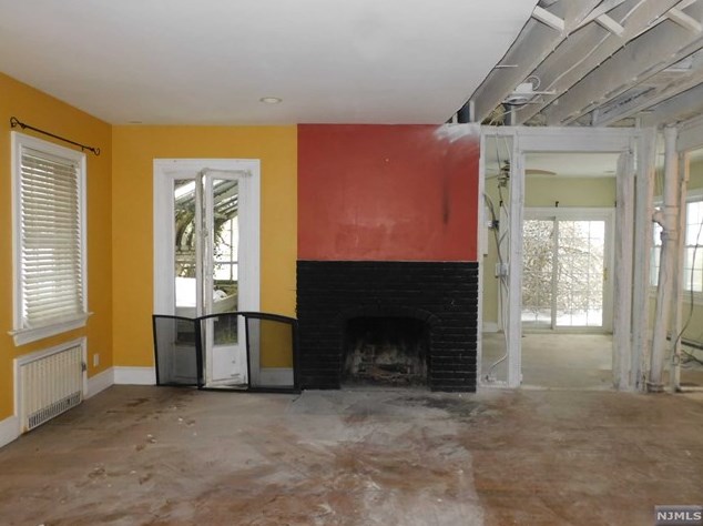 52 Burlington Rd, Tenafly NJ 07670-2502 exterior