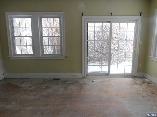 52 Burlington Rd, Tenafly NJ 07670-2502 exterior