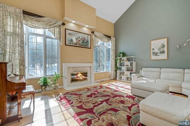4 Schill Pl, Hillsdale, NJ 07642-2456