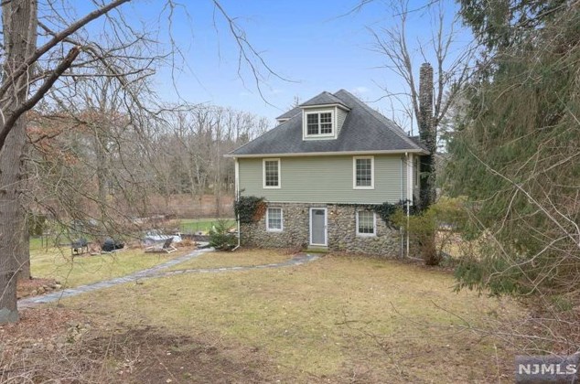 377 Haverstraw Rd, Airmont, NY 10901