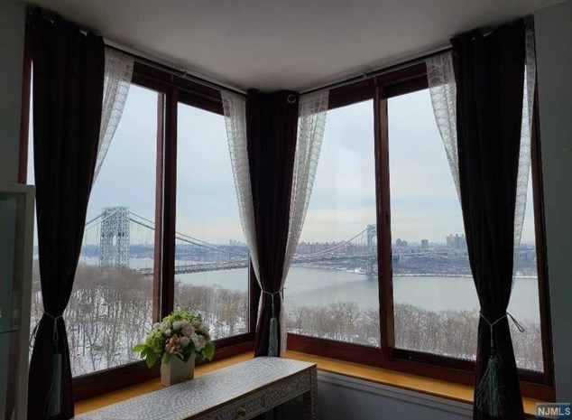 100 Old Palisade Rd, West Fort Lee NJ 07024-7064 exterior