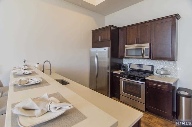 6200 Hudson Ave, West New York, NJ 07093