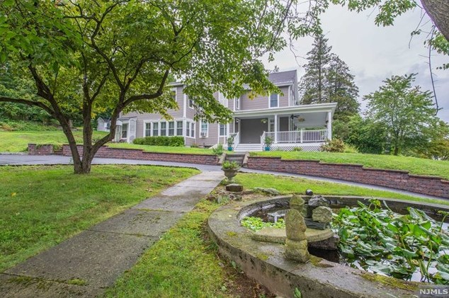 11 Vreeland Ave, Bloomingdale, NJ 07403