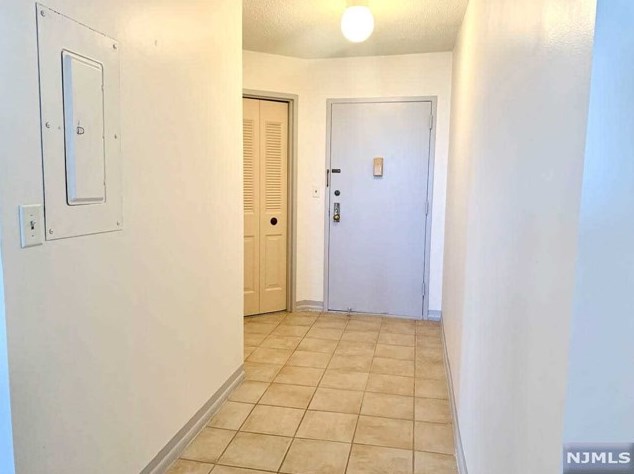 319 Harmon Cove Tower, Secaucus NJ  07094-1730 exterior