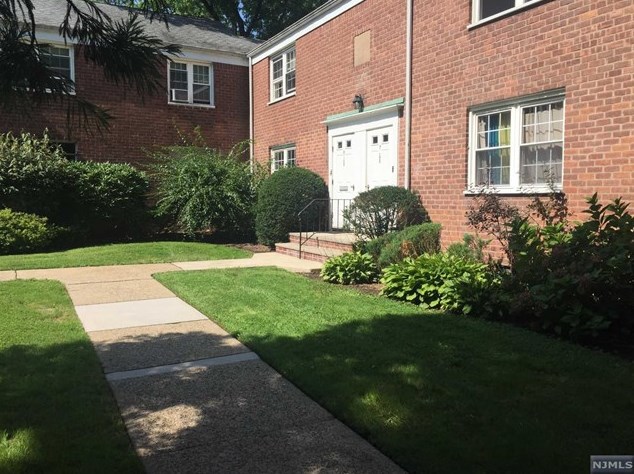 100 Huguenot Ave Apt 6a, Englewood, NJ
