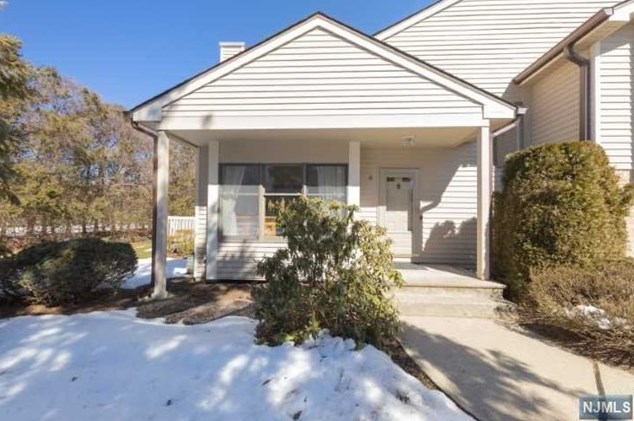 5 Bentley Dr, Franklin Lakes, NJ 07417