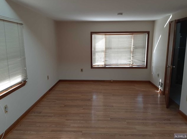 69 Greenwich St, Bergenfield NJ  07621-3601 exterior