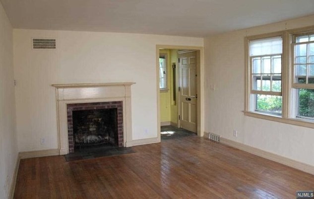 11 S Monroe St, Ridgewood, NJ 07450