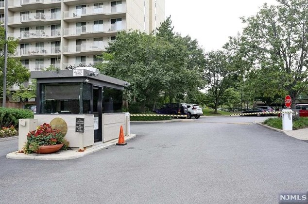 1077 River Rd #1008, Edgewater, NJ 07020