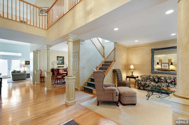 32 Winding Ridge, Oakland, NJ 07436