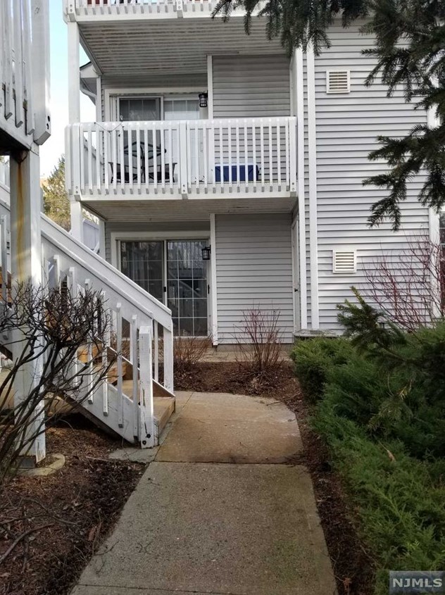 2 Markham Cir, Englewood, NJ 07631