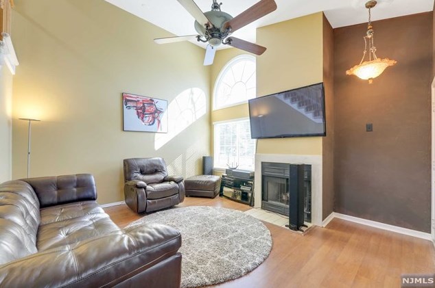 10 Evans Ct, Bedminster, NJ 07921