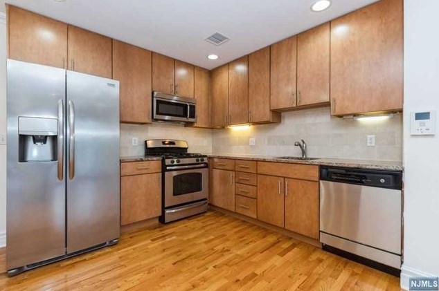 17 Meadow Rd #406, Rutherford, NJ 07070