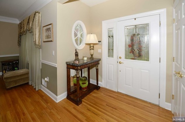 11 Garden Ct, Ho Ho Kus, NJ 07423