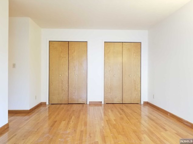 1491 John St, West Fort Lee NJ  07024-2563 exterior