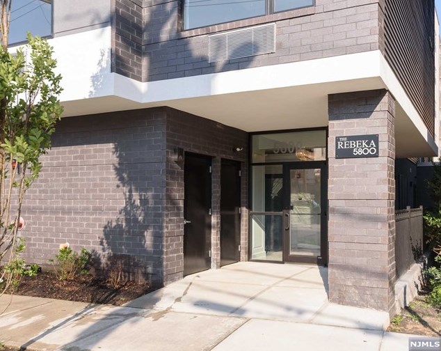 5800 Washington St #306, West New York, NJ 07093