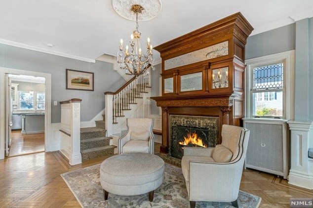 70 Crest Rd, Ridgewood, NJ 07450