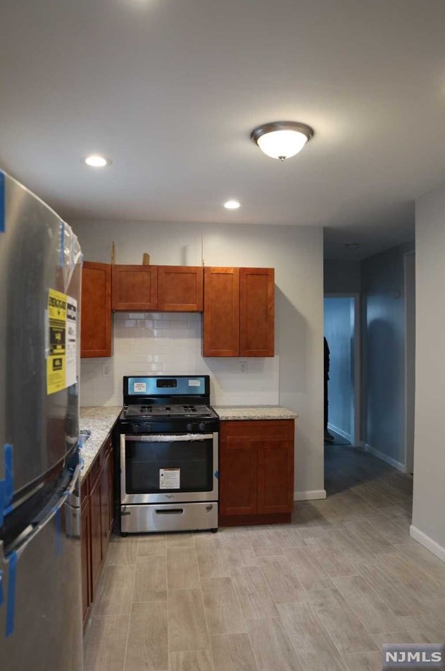 816 18th St, Newark, NJ 07108-1106