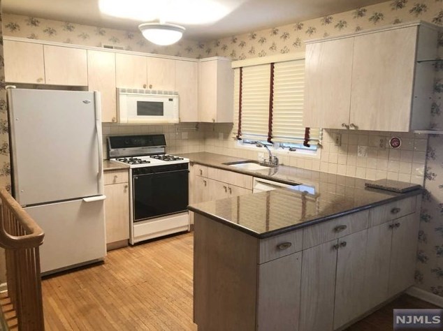 11 Tanager Ct, Wayne NJ 07470-8422 exterior