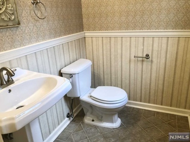 11 Tanager Ct, Wayne NJ 07470-8422 exterior