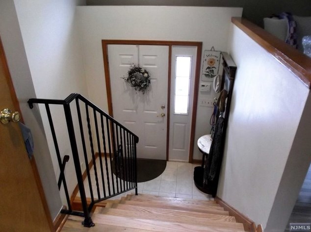 234 Lee St, Elmwood Park, NJ 07407