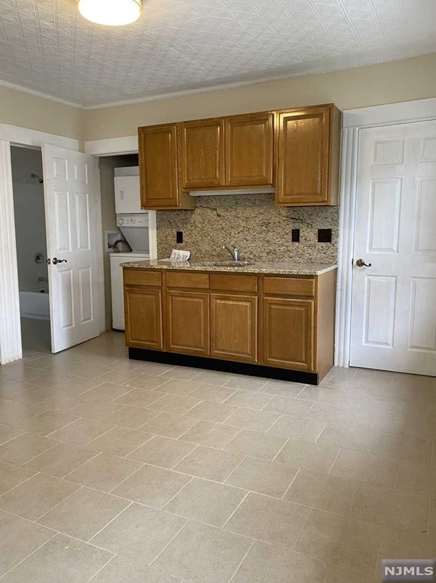 85 Midland Ave, Wallington NJ  07057-1715 exterior
