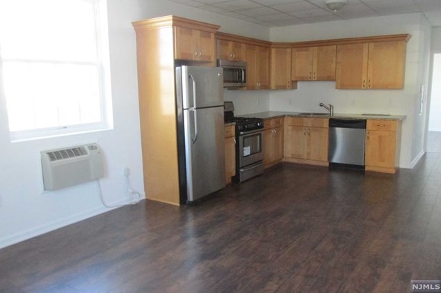 61 Kansas St #2c, Hackensack, NJ