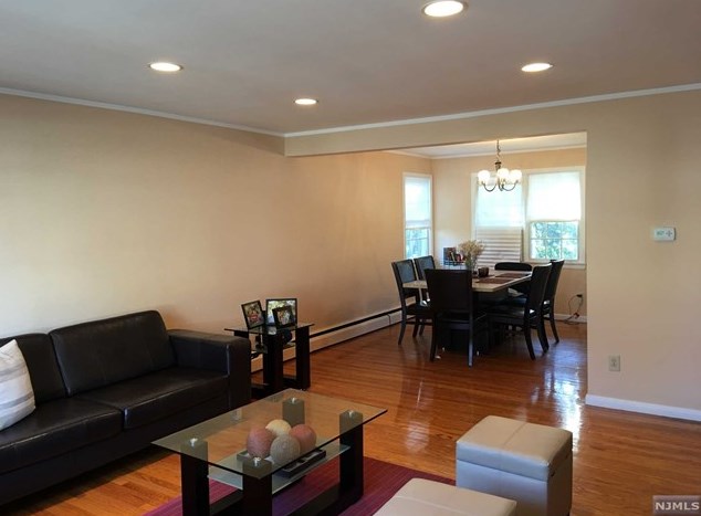 530 Van Buren St, Ridgewood, NJ 07450