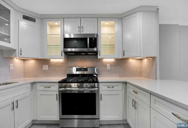 1203 River Rd Apt 19g, Edgewater, NJ