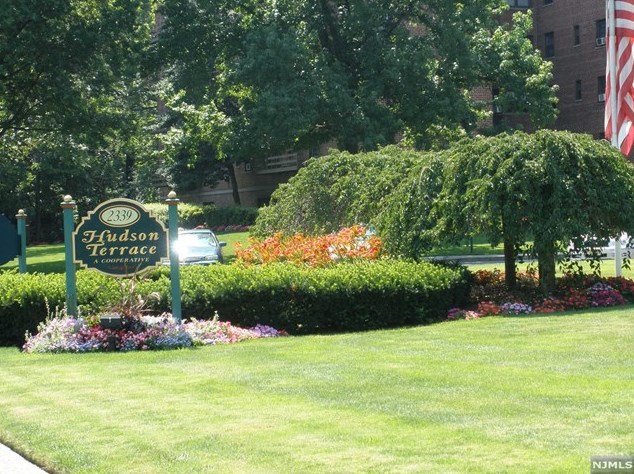 2339 Hudson Ter, West Fort Lee, NJ 07024-7930